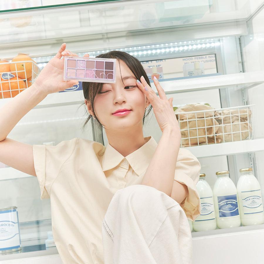 ROMAND Better Than Palette eyeshadow palette in "Dreamy Lilac Garden" with 10 matte and shimmer shades in soft lilac and mauve tones.