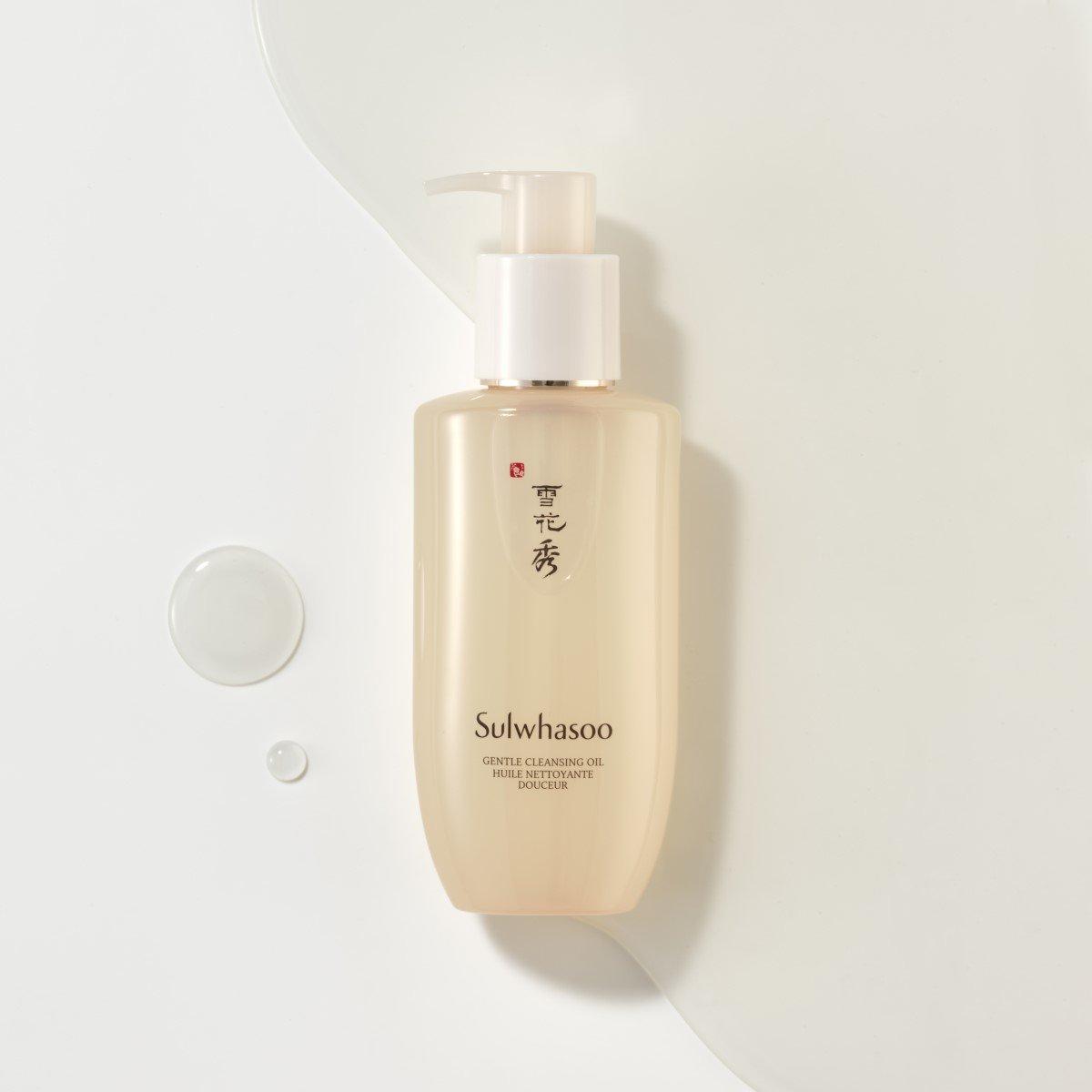 A 200ml bottle of Sulwhasoo Gentle Cleansing Oil, a skincare product for removing makeup and impurities.