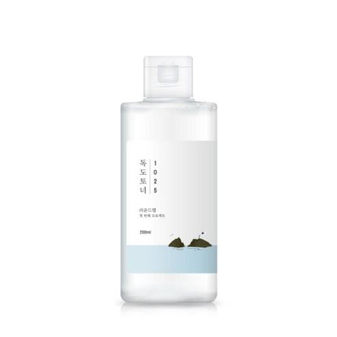 ROUNDLAB 1025 Dokdo Toner, a 200ml bottle of hydrating toner for the face.