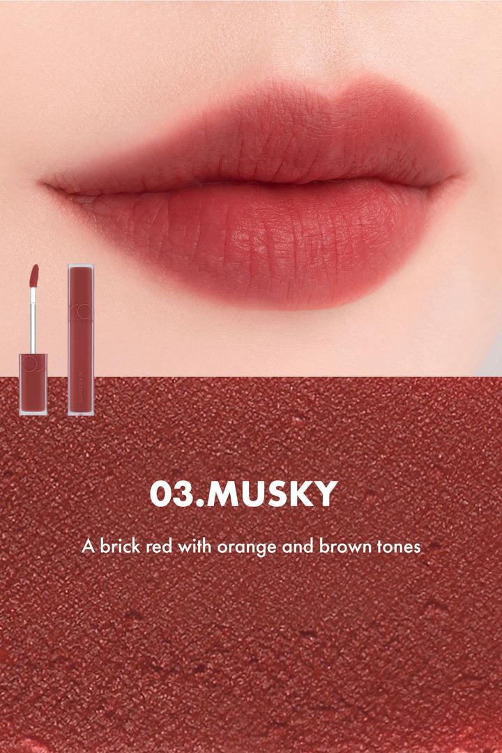 Romand Blur Fudge Tint, a 5g lip tint with a blurring effect for a smooth, soft-focus finish.