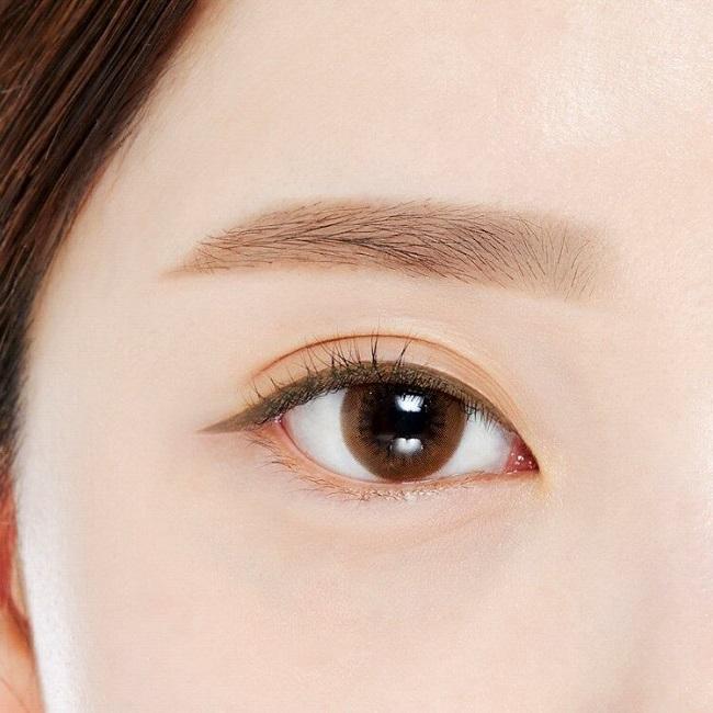 Etudehouse 2X Tinting Eyeliner in Natural Light Brown, a long-lasting, smudge-proof eyeliner for defining eyes in a natural brown shade.