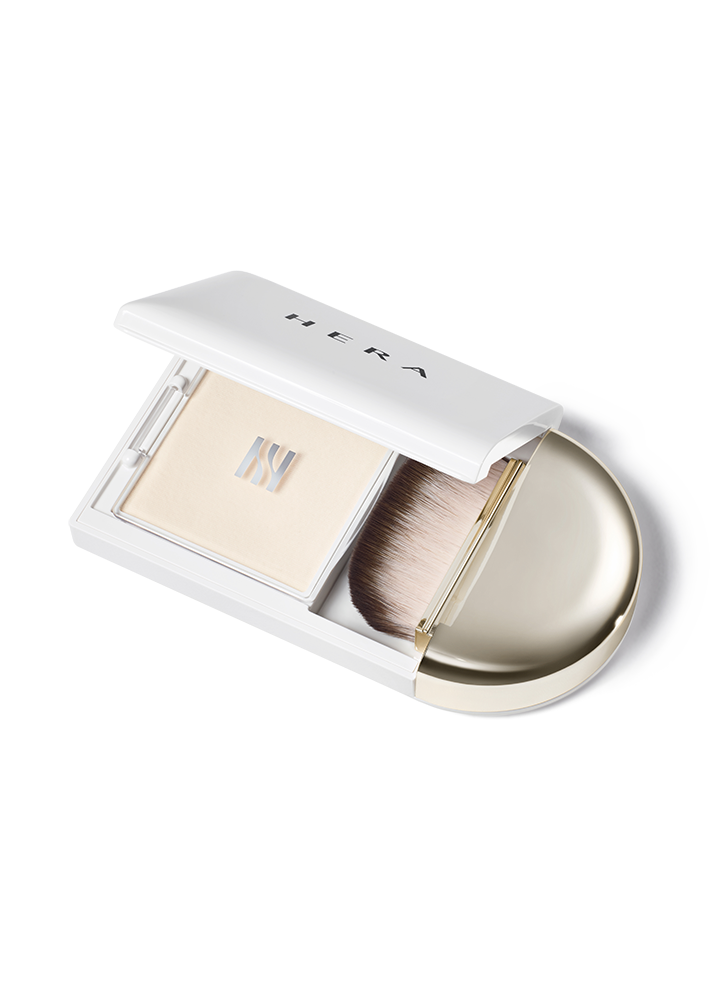 Hera Airy Powder Primer, a lightweight 8.5 gram powder makeup primer that helps control oil and even skin tone