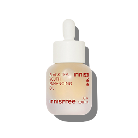 Innisfree Black Tea Youth Enhancing Oil, a 30ml bottle of facial oil for reducing signs of aging.